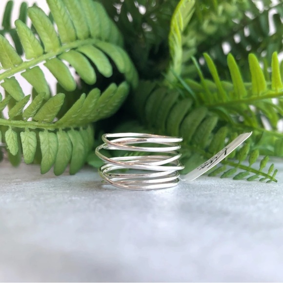 Kira Hawaii Beautiful Chaos Ring in Silver - Picture 2 of 7